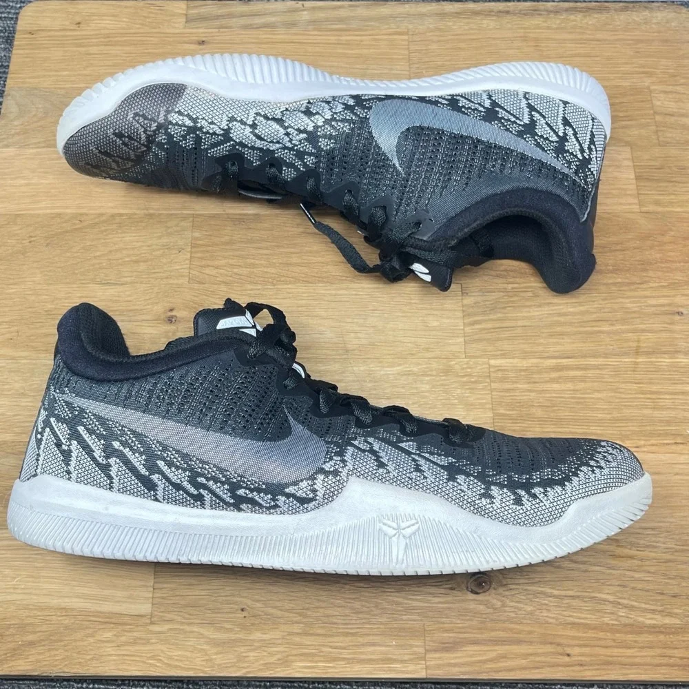 Nike Mamba Rage Men 9.5 Black Grey Basketball Shoes 908972-001 Flyweave Low Top